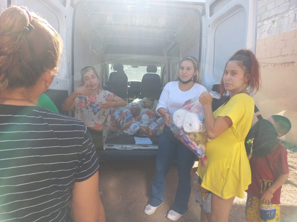 distribuyen apoyos alimenticios