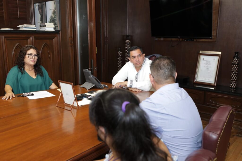 entregan donativo a tutuani