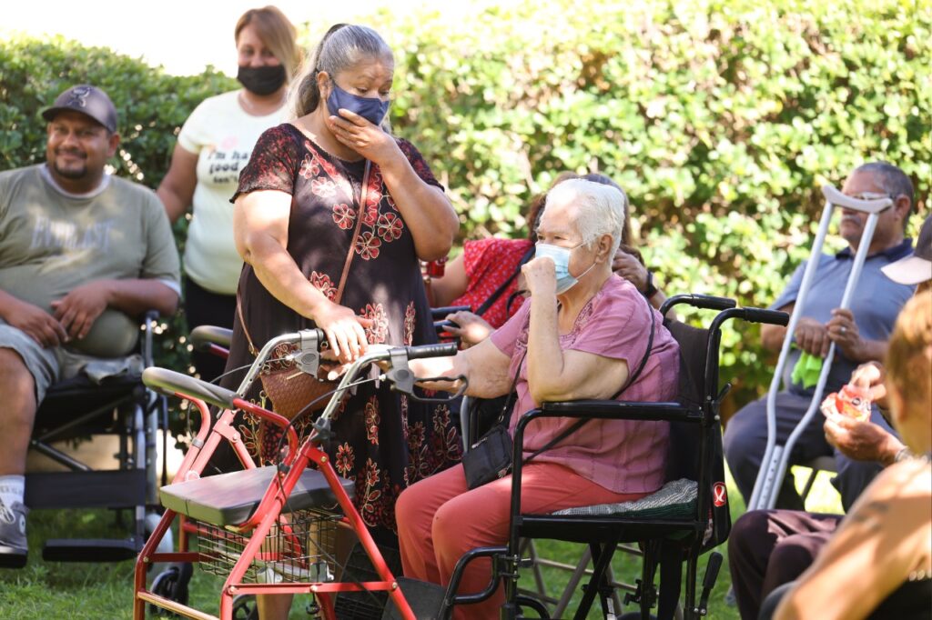 entregan sillas ruedas