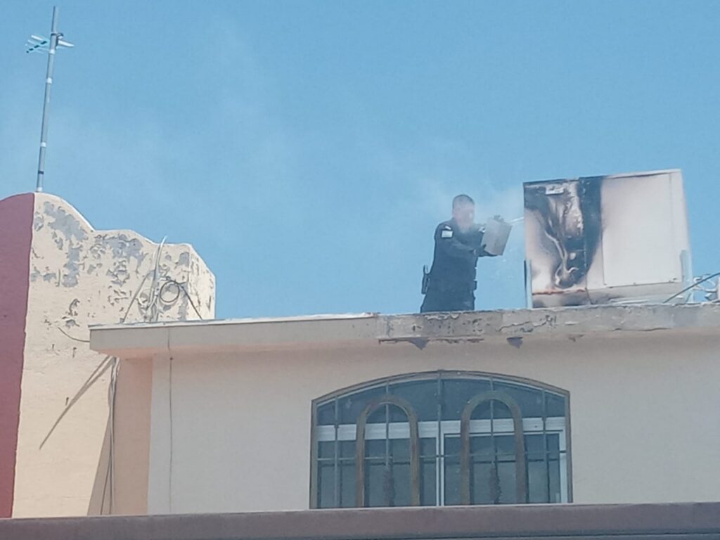 polis apagan incendio