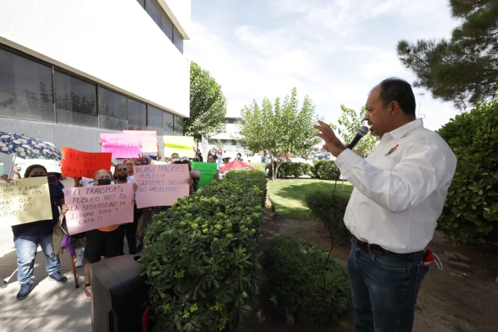 protestan regidores por mal transporte