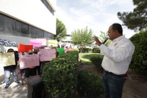 protestan regidores por mal transporte