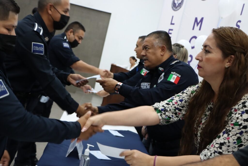 reconocimiento y estimulo a policias
