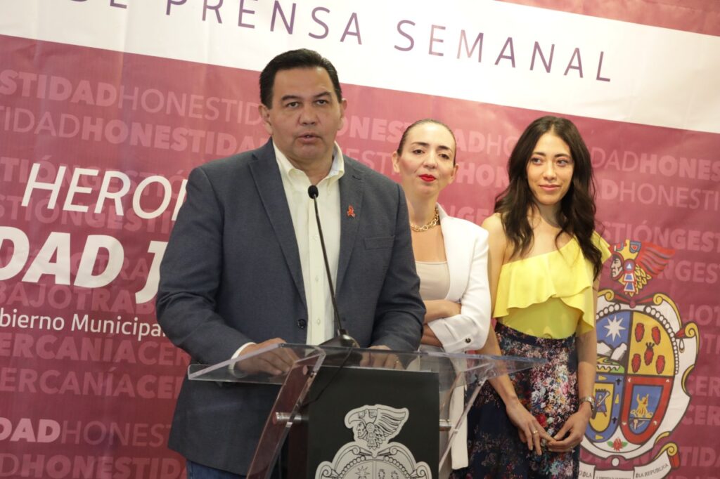 cruz-desfile aniversario juarez