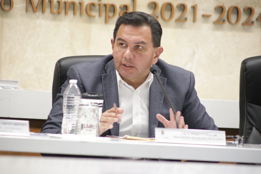 Cruz en cabildo 01