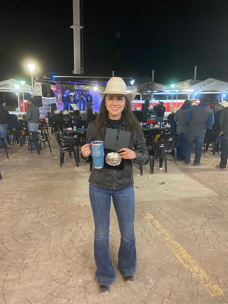 Ashley Gandara campeona