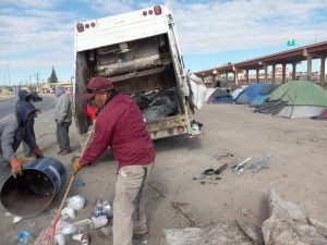 retiran basura de campamento