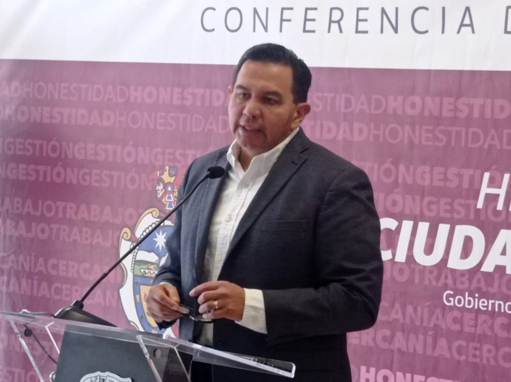 Cruz en Conferencia 02