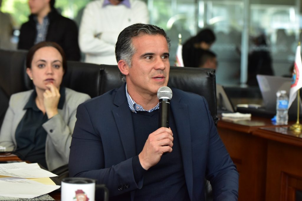 Ingresos Luis Aguilar