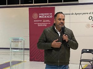 Loera apoyo a hijos de padres trabajadores