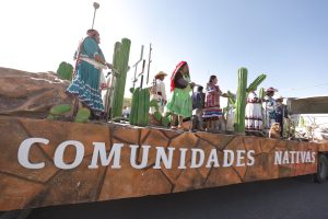 etnias desfilaron