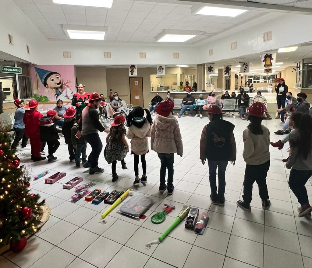 festejan a niños de hopital