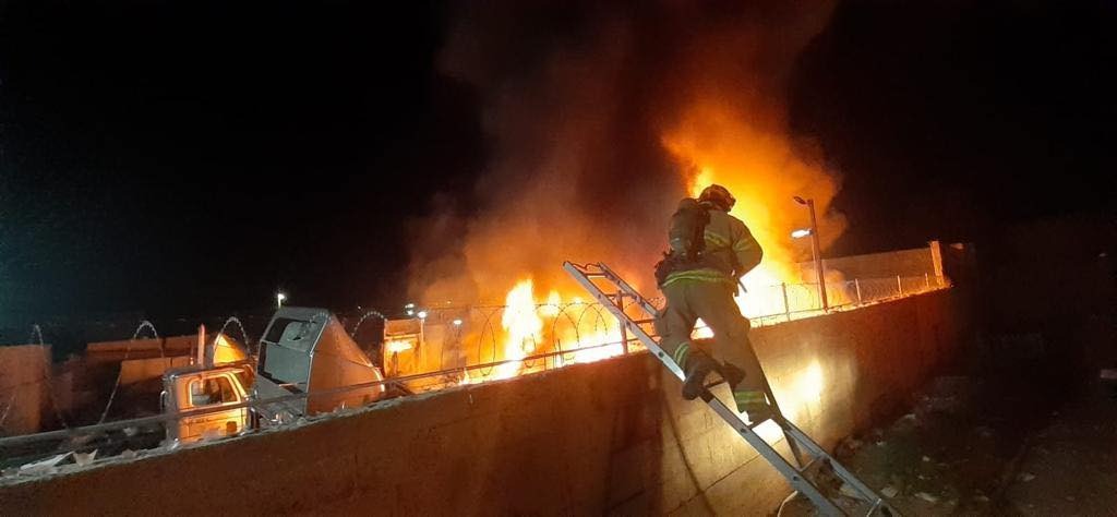Bomberos sofoca incendios