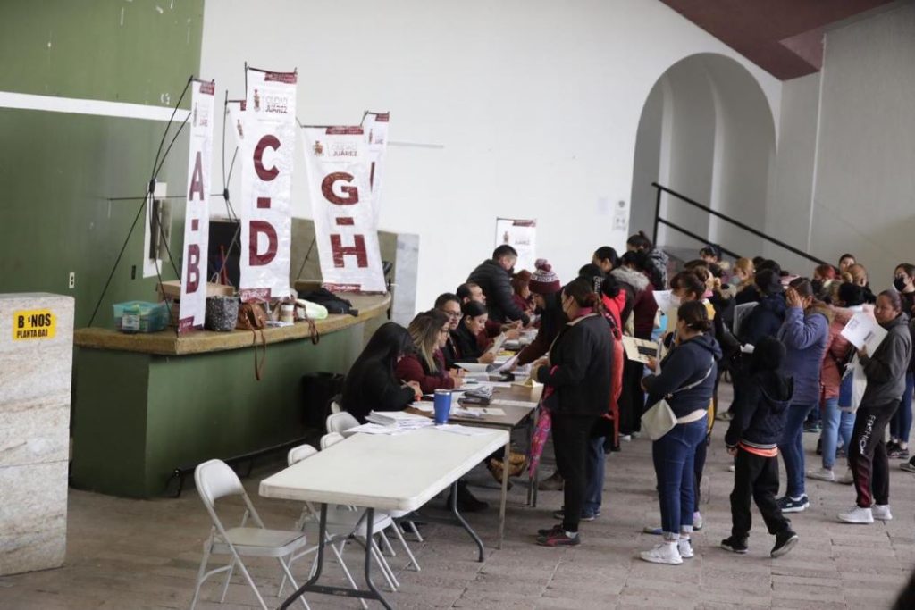 entregan doc para becas