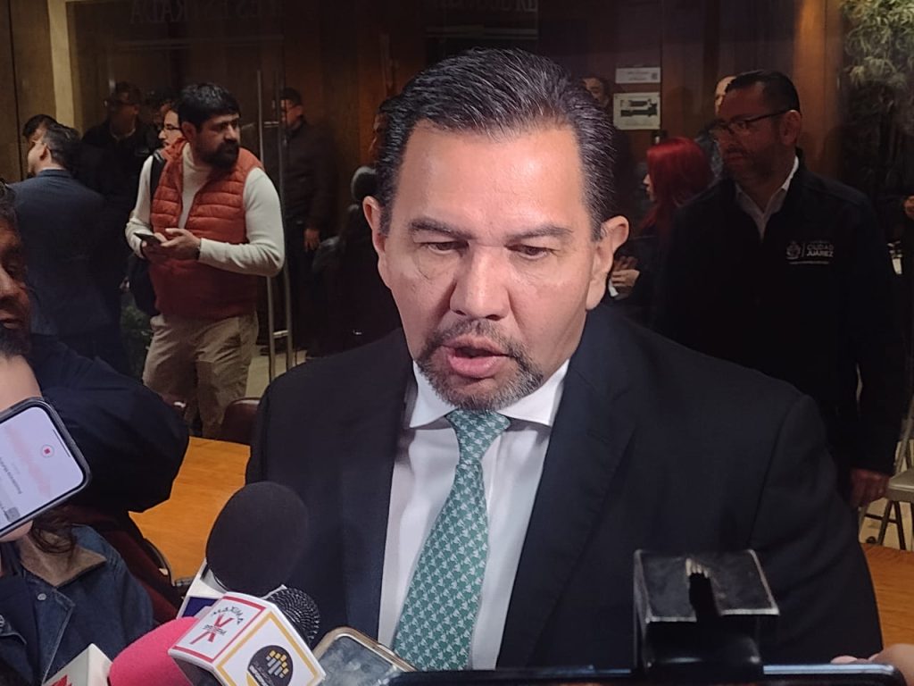 Cruz confe mesa 02