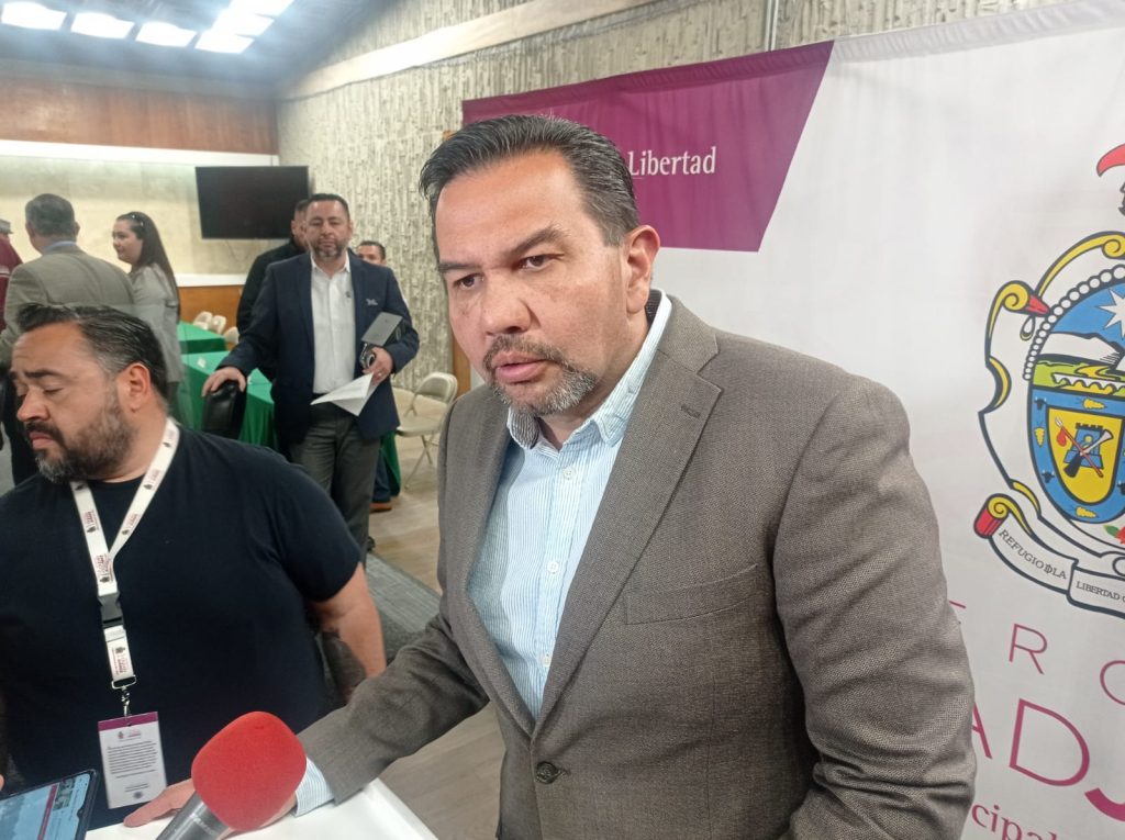 Cruz en Cabildo 02