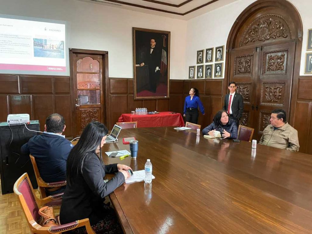 revisan reglamento centro