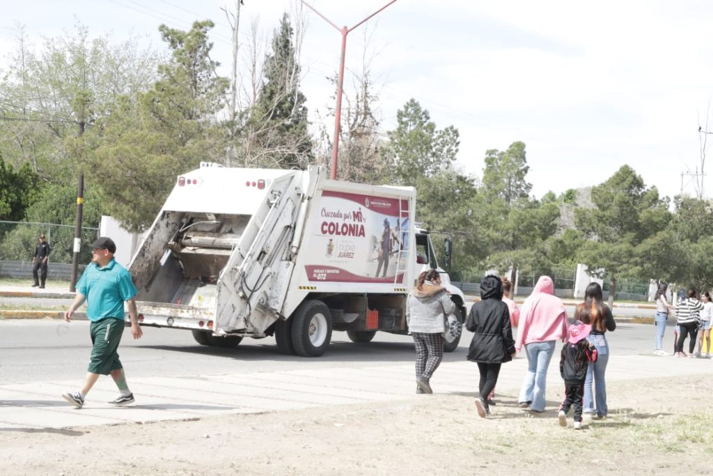 Camion de BASURA EN EL CHAMIZAL