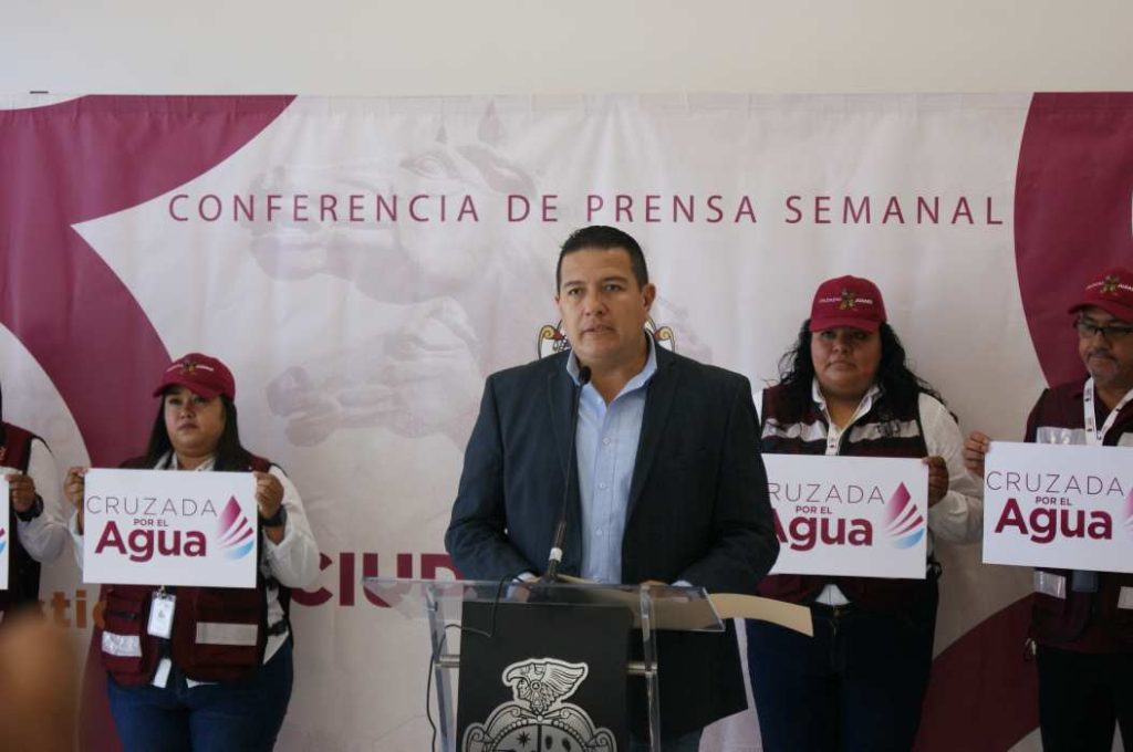 Hugo Vallejo cruza agua