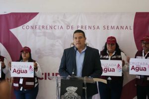 Hugo Vallejo cruza agua