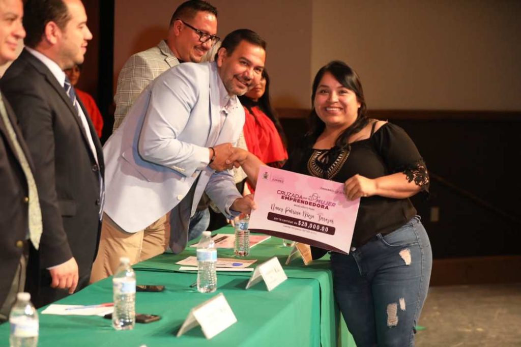 cruz-entrega apoyos econ