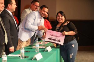 cruz-entrega apoyos econ