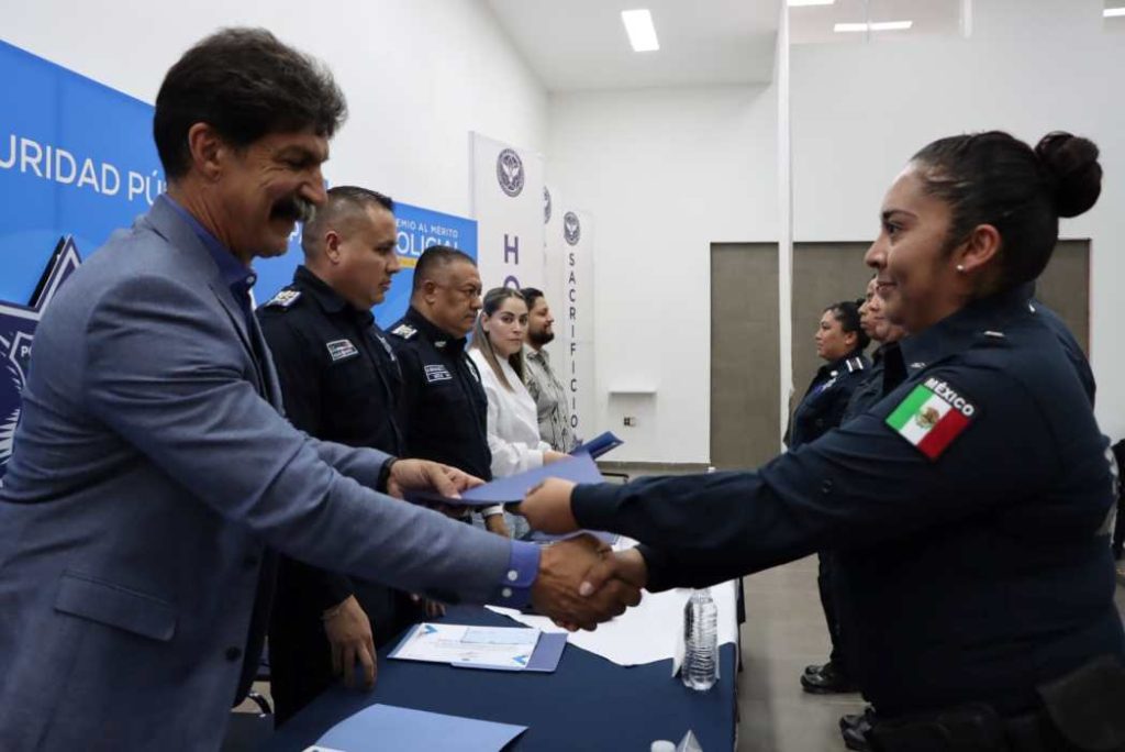 reconocimiento poli del mes
