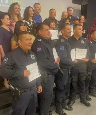 reconocen a polis por donacion sangre