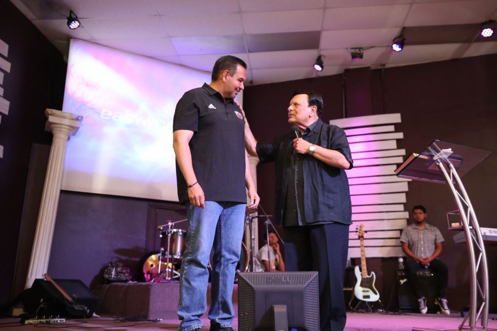 cruz con evangélicos