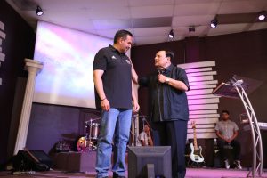 cruz con evangélicos