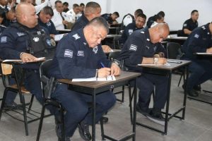 evaluan a policias