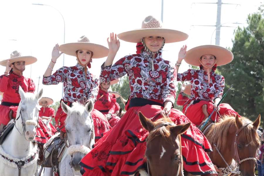 invitan a desfile