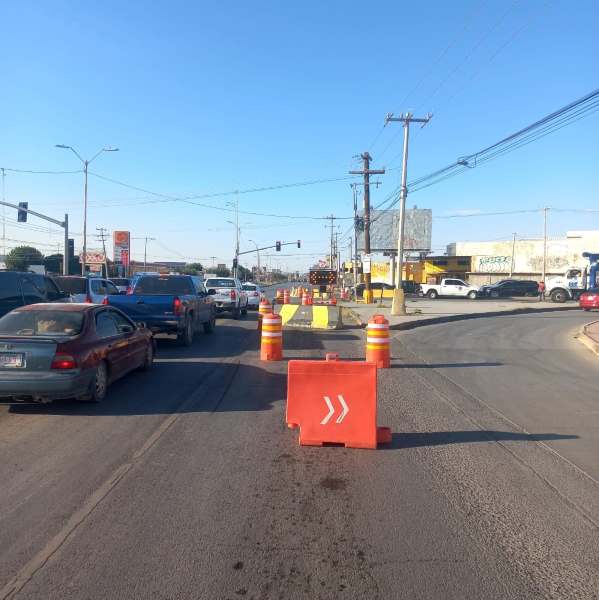 obstruyen carril en al tecnologico