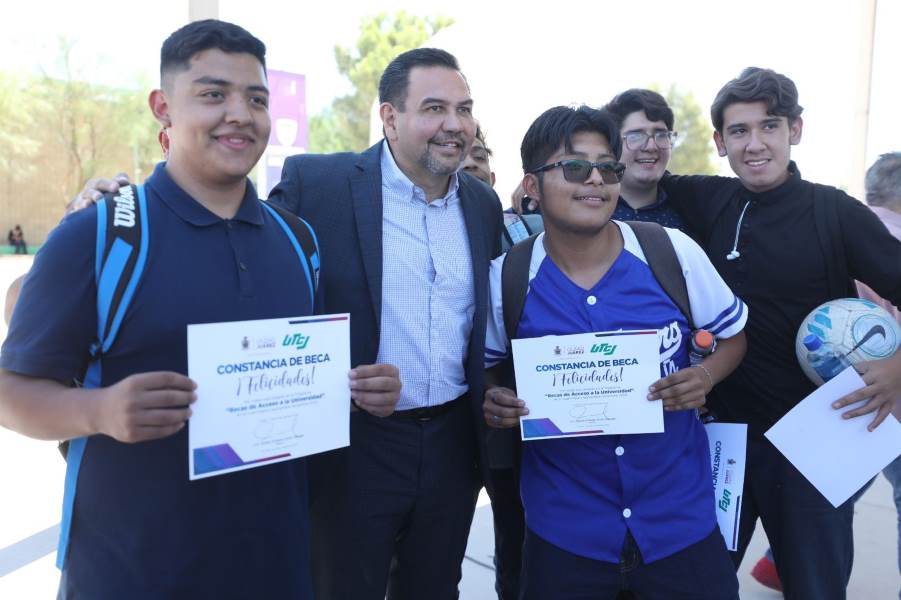 cruz-entrega becas