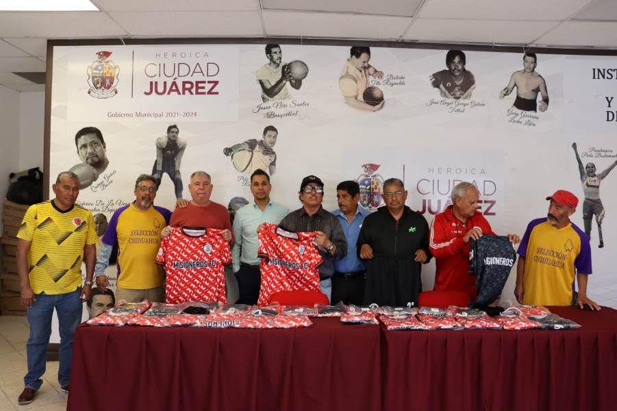 entregan uniformes a deportistas