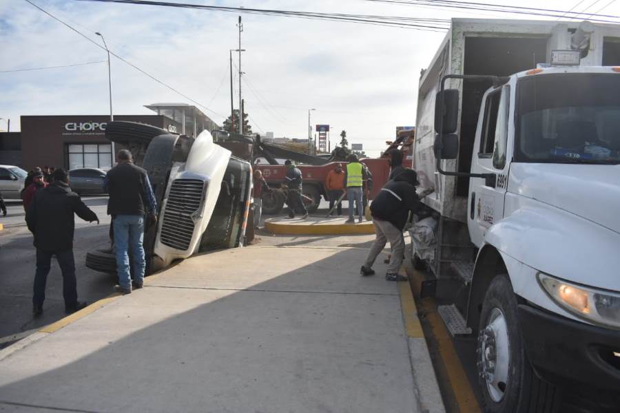 camion volteado1