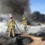 Bomberos sofocan incendio en centro de transferencia tras 65 horas de labores