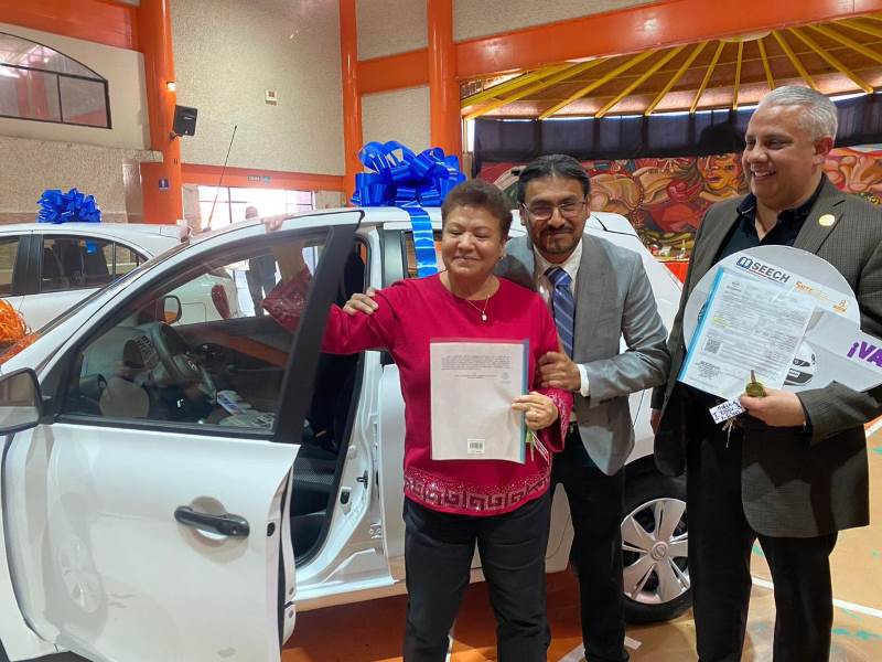 entregan premios a maestros