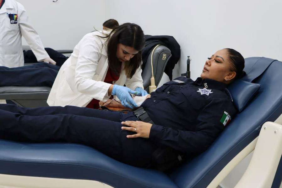 polis donan sangre