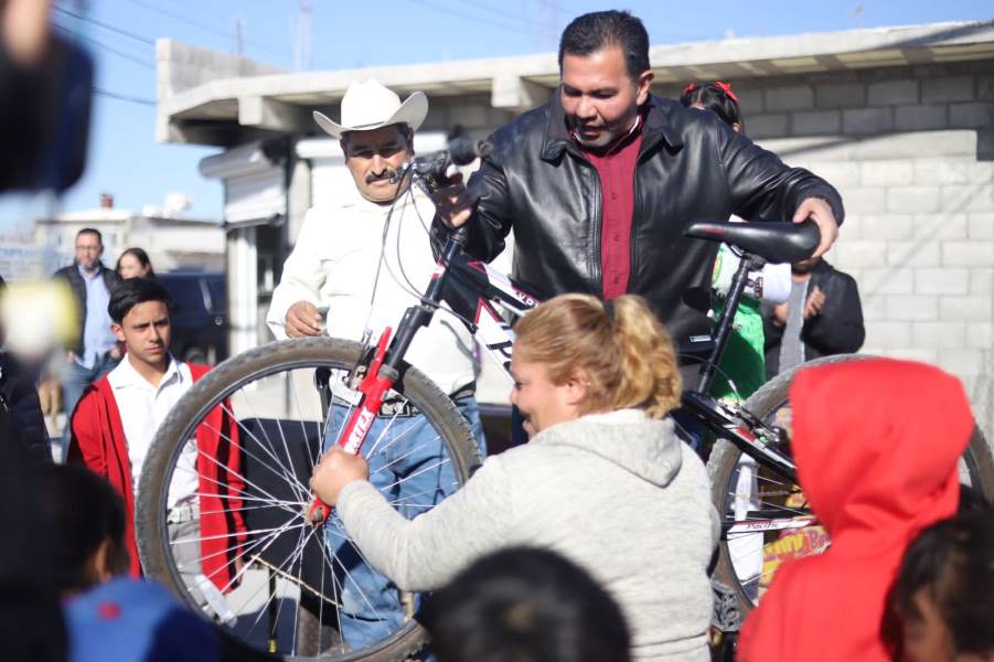recnocimiento a cruz y juguetes