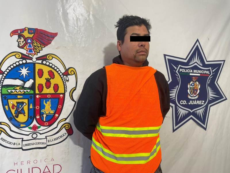 asaltante con armaa de juguete