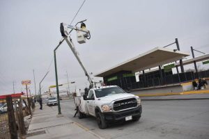 instalan lamparas eje vial