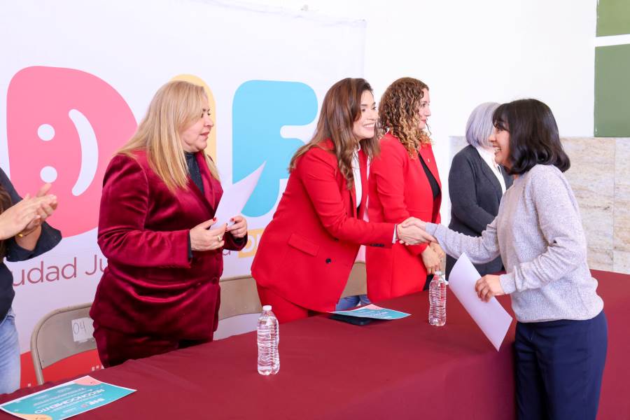 Rubi-entrega reconocimientos