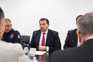 cruz en mesa seguridad 10abr