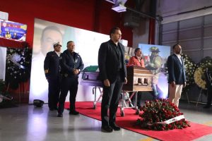 cruz-homenaje briones