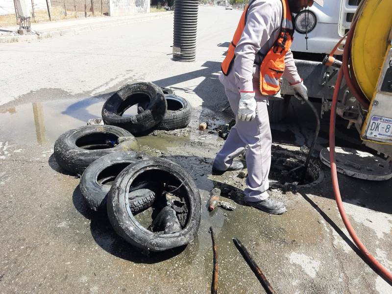 llantas en alcantarillado