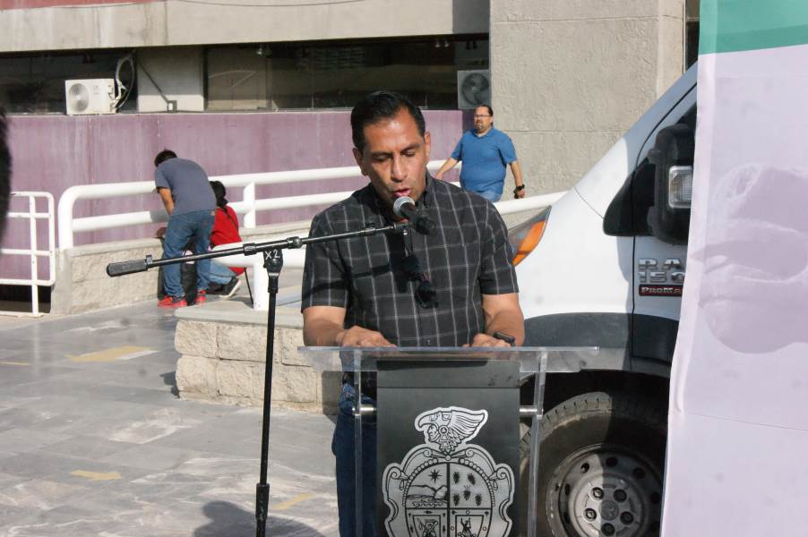 Lic Rivera-entrega equipo