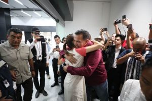 cruz-recibe a claudia