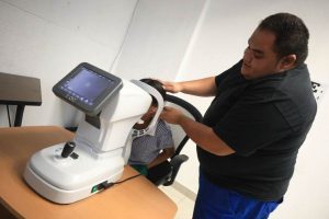 entregan lentes donados