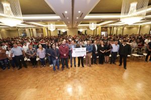 cruz-entrega becas a la utcj